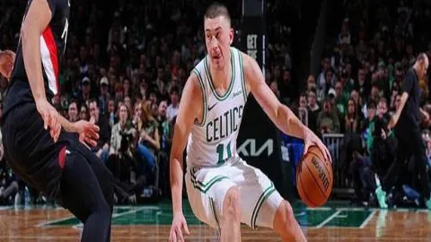 曼联阵型变动彰显阿莫林高明决策，内维尔力挺球队新局面